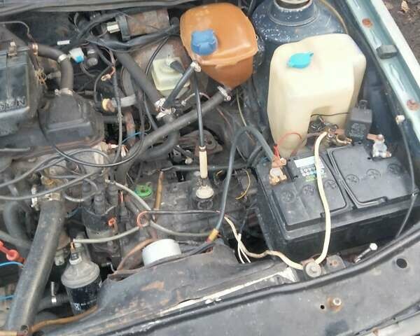 Синий Фольксваген Гольф, объемом двигателя 1.78 л и пробегом 475 тыс. км за 1220 $, фото 6 на Automoto.ua