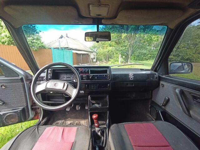 Синий Фольксваген Гольф, объемом двигателя 1.8 л и пробегом 468 тыс. км за 600 $, фото 9 на Automoto.ua