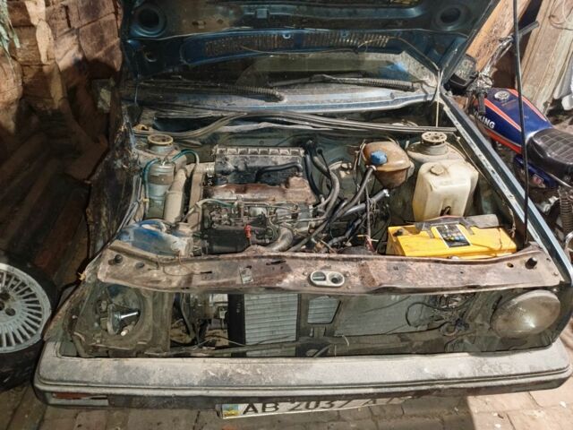 Синий Фольксваген Гольф, объемом двигателя 1.6 л и пробегом 1000 тыс. км за 500 $, фото 3 на Automoto.ua