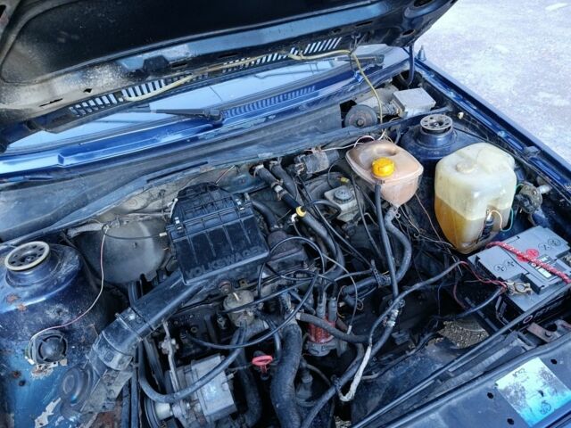 Синий Фольксваген Гольф, объемом двигателя 1.6 л и пробегом 370 тыс. км за 850 $, фото 11 на Automoto.ua