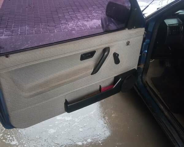 Синий Фольксваген Гольф, объемом двигателя 1.78 л и пробегом 312 тыс. км за 1500 $, фото 4 на Automoto.ua