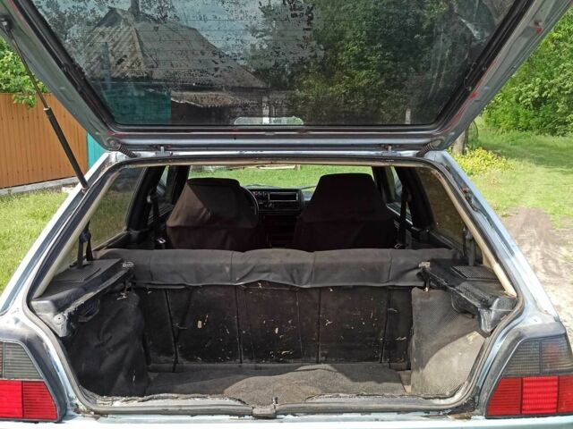 Синий Фольксваген Гольф, объемом двигателя 1.8 л и пробегом 468 тыс. км за 600 $, фото 5 на Automoto.ua