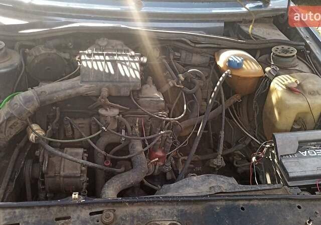 Синий Фольксваген Гольф, объемом двигателя 1.6 л и пробегом 500 тыс. км за 1500 $, фото 2 на Automoto.ua