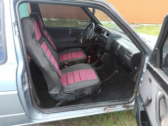 Синий Фольксваген Гольф, объемом двигателя 1.8 л и пробегом 468 тыс. км за 600 $, фото 4 на Automoto.ua