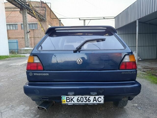 Синий Фольксваген Гольф, объемом двигателя 1.6 л и пробегом 370 тыс. км за 850 $, фото 4 на Automoto.ua