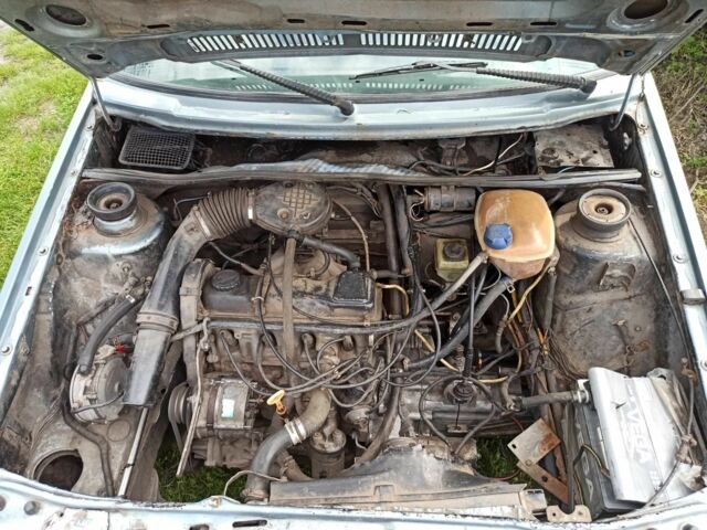 Синий Фольксваген Гольф, объемом двигателя 1.8 л и пробегом 468 тыс. км за 600 $, фото 11 на Automoto.ua