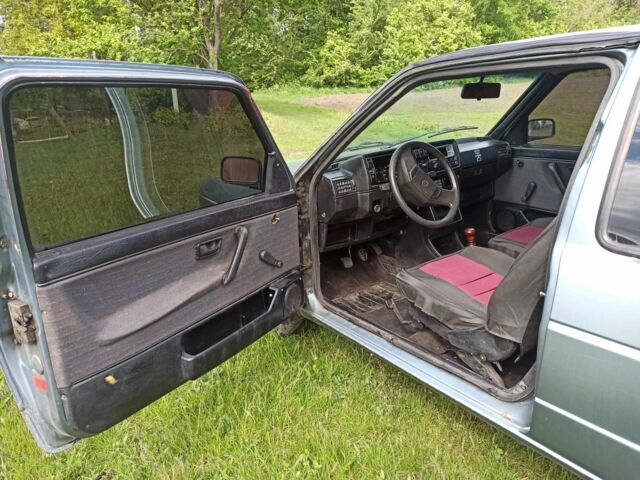 Синий Фольксваген Гольф, объемом двигателя 1.8 л и пробегом 468 тыс. км за 600 $, фото 6 на Automoto.ua