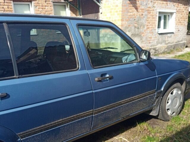 Синий Фольксваген Гольф, объемом двигателя 1.6 л и пробегом 500 тыс. км за 1500 $, фото 7 на Automoto.ua