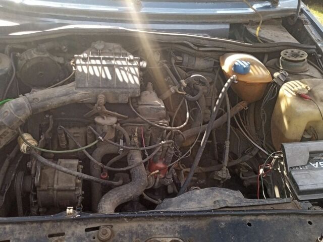 Синий Фольксваген Гольф, объемом двигателя 1.6 л и пробегом 500 тыс. км за 1500 $, фото 3 на Automoto.ua