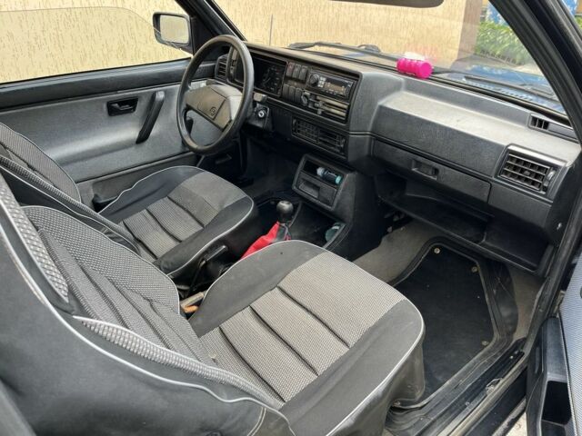 Синий Фольксваген Гольф, объемом двигателя 1.8 л и пробегом 250 тыс. км за 1200 $, фото 5 на Automoto.ua