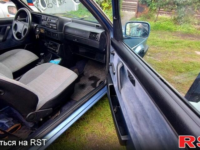 Синий Фольксваген Гольф, объемом двигателя 1.6 л и пробегом 350 тыс. км за 1000 $, фото 5 на Automoto.ua