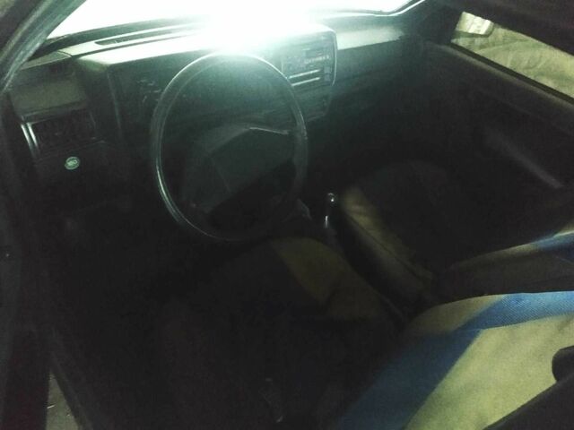 Синий Фольксваген Гольф, объемом двигателя 1.3 л и пробегом 350 тыс. км за 1100 $, фото 2 на Automoto.ua