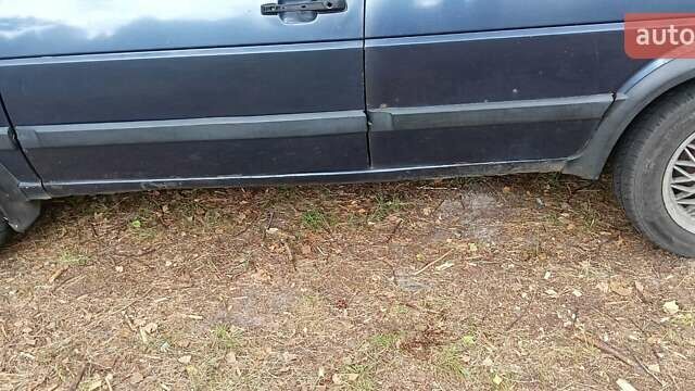 Синий Фольксваген Гольф, объемом двигателя 1.6 л и пробегом 300 тыс. км за 1678 $, фото 4 на Automoto.ua