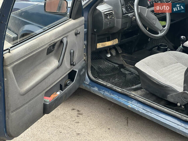 Синий Фольксваген Гольф, объемом двигателя 1.27 л и пробегом 313 тыс. км за 950 $, фото 8 на Automoto.ua