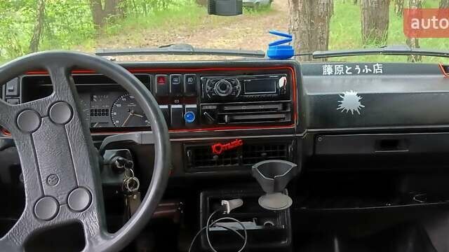 Синий Фольксваген Гольф, объемом двигателя 1.6 л и пробегом 300 тыс. км за 1678 $, фото 5 на Automoto.ua