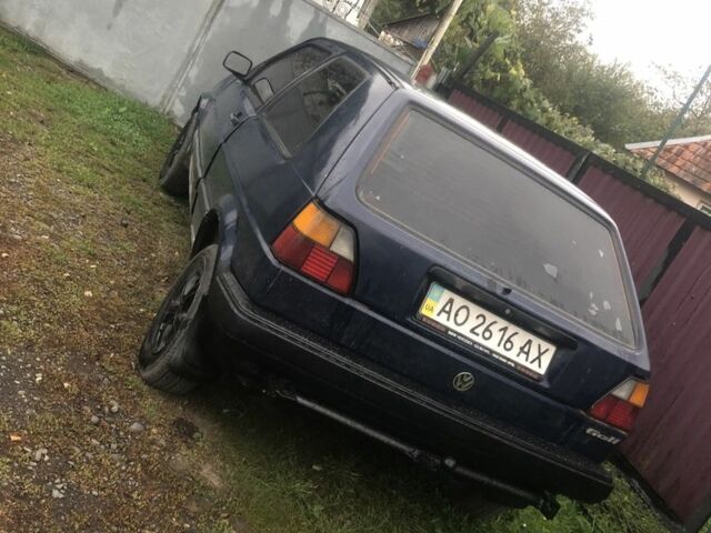 Синий Фольксваген Гольф, объемом двигателя 1.3 л и пробегом 200 тыс. км за 800 $, фото 1 на Automoto.ua