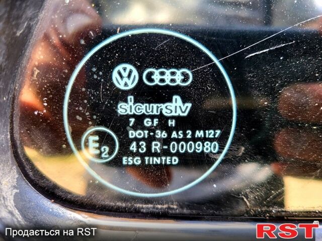 Синий Фольксваген Гольф, объемом двигателя 1.6 л и пробегом 500 тыс. км за 1370 $, фото 13 на Automoto.ua