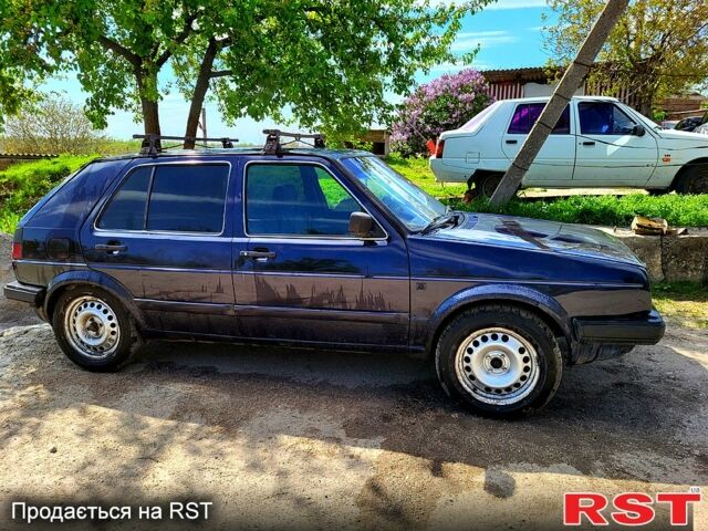 Синий Фольксваген Гольф, объемом двигателя 1.6 л и пробегом 500 тыс. км за 1370 $, фото 4 на Automoto.ua