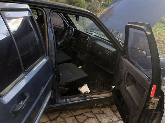 Синій Фольксваген Гольф, об'ємом двигуна 1.6 л та пробігом 300 тис. км за 500 $, фото 6 на Automoto.ua