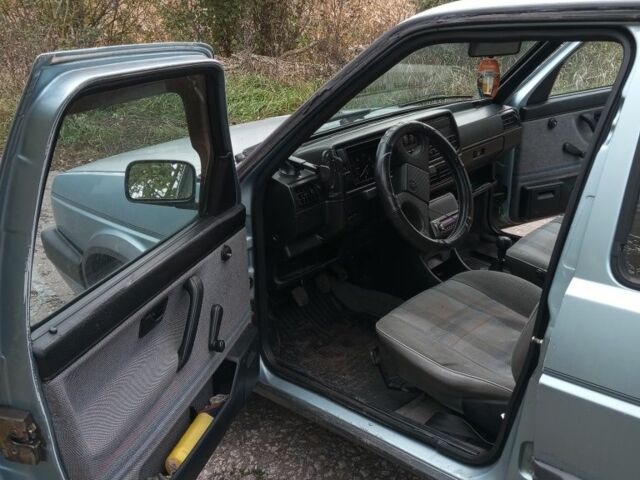 Синий Фольксваген Гольф, объемом двигателя 1.6 л и пробегом 283 тыс. км за 1600 $, фото 5 на Automoto.ua