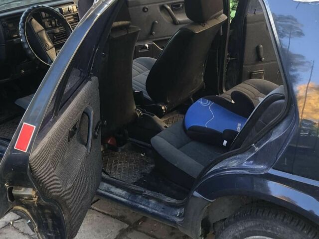 Синій Фольксваген Гольф, об'ємом двигуна 1.6 л та пробігом 300 тис. км за 500 $, фото 2 на Automoto.ua