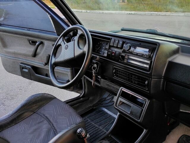 Синий Фольксваген Гольф, объемом двигателя 1.3 л и пробегом 100 тыс. км за 520 $, фото 3 на Automoto.ua