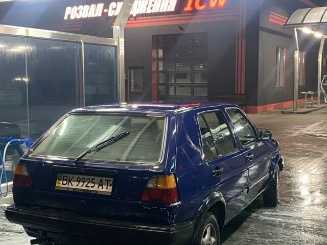 Синий Фольксваген Гольф, объемом двигателя 1.3 л и пробегом 350 тыс. км за 700 $, фото 5 на Automoto.ua