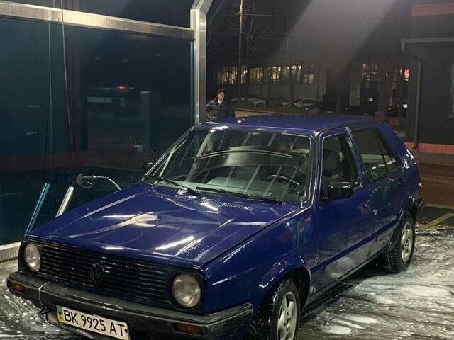 Синий Фольксваген Гольф, объемом двигателя 1.3 л и пробегом 350 тыс. км за 700 $, фото 2 на Automoto.ua