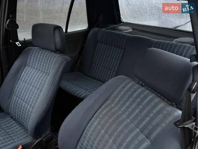 Синий Фольксваген Гольф, объемом двигателя 1.6 л и пробегом 401 тыс. км за 1650 $, фото 8 на Automoto.ua