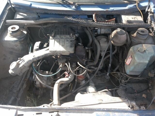 Синий Фольксваген Гольф, объемом двигателя 1.6 л и пробегом 520 тыс. км за 550 $, фото 4 на Automoto.ua