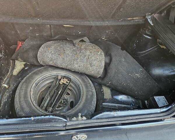 Синий Фольксваген Гольф, объемом двигателя 1.27 л и пробегом 500 тыс. км за 2300 $, фото 6 на Automoto.ua