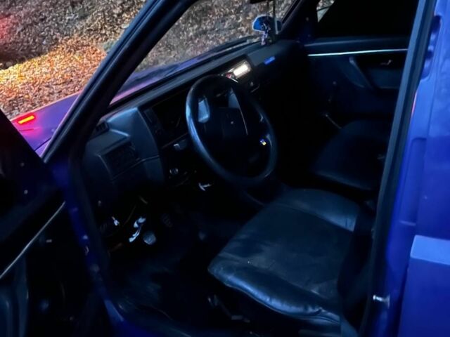 Синий Фольксваген Гольф, объемом двигателя 1 л и пробегом 2 тыс. км за 620 $, фото 6 на Automoto.ua