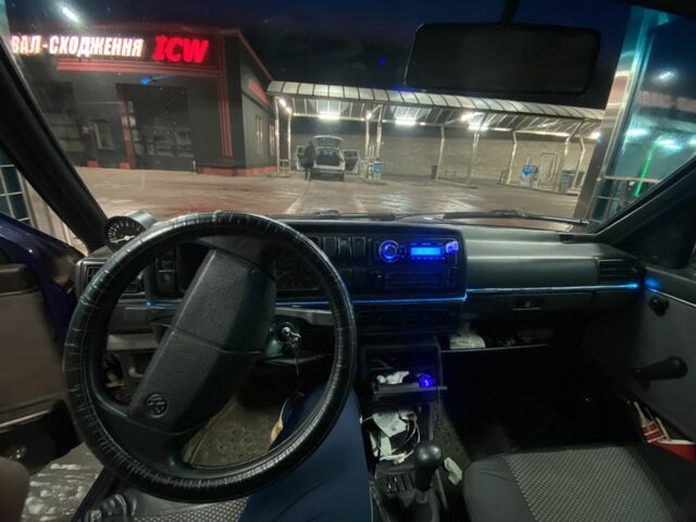 Синий Фольксваген Гольф, объемом двигателя 1.3 л и пробегом 350 тыс. км за 700 $, фото 6 на Automoto.ua