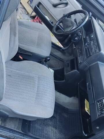 Синий Фольксваген Гольф, объемом двигателя 1.6 л и пробегом 399 тыс. км за 1200 $, фото 21 на Automoto.ua