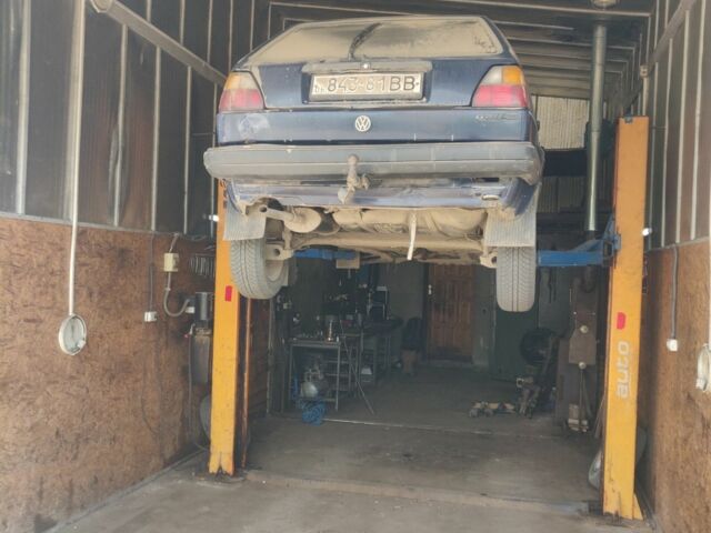 Синій Фольксваген Гольф, об'ємом двигуна 1 л та пробігом 256 тис. км за 761 $, фото 2 на Automoto.ua