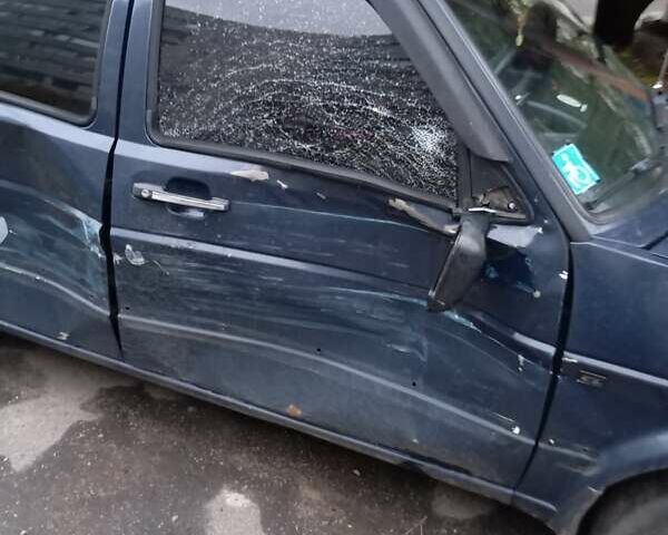 Синій Фольксваген Гольф, об'ємом двигуна 1.6 л та пробігом 460 тис. км за 1000 $, фото 2 на Automoto.ua