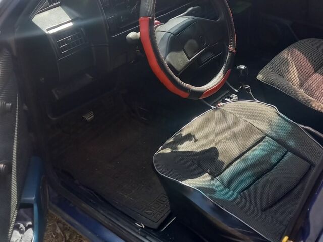 Синий Фольксваген Гольф, объемом двигателя 1.3 л и пробегом 280 тыс. км за 832 $, фото 3 на Automoto.ua