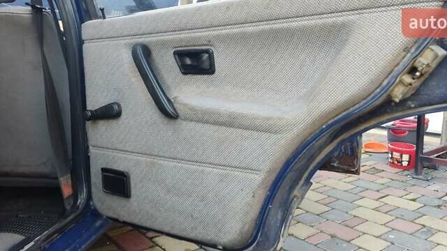 Синий Фольксваген Гольф, объемом двигателя 1.6 л и пробегом 399 тыс. км за 1200 $, фото 19 на Automoto.ua