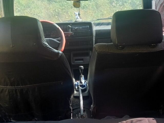 Синий Фольксваген Гольф, объемом двигателя 1.3 л и пробегом 280 тыс. км за 832 $, фото 4 на Automoto.ua