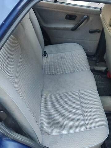 Синий Фольксваген Гольф, объемом двигателя 1.6 л и пробегом 399 тыс. км за 1200 $, фото 20 на Automoto.ua