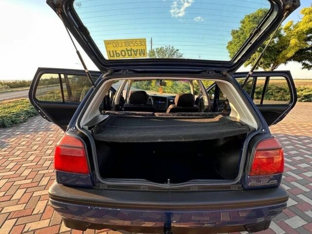 Синий Фольксваген Гольф, объемом двигателя 1.8 л и пробегом 230 тыс. км за 2400 $, фото 6 на Automoto.ua