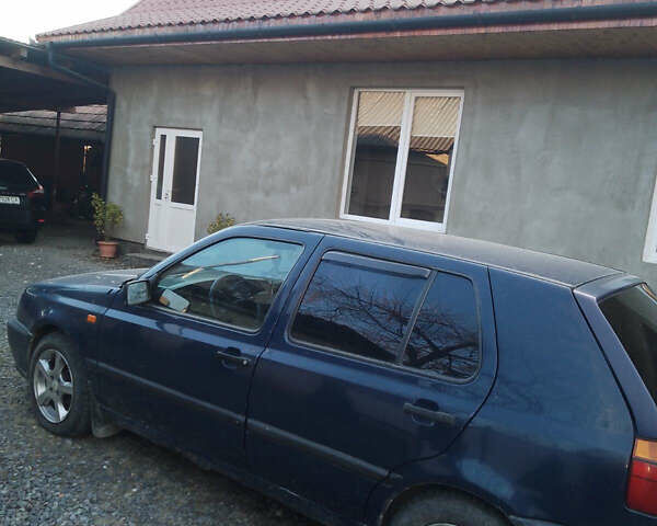 Синий Фольксваген Гольф, объемом двигателя 1.78 л и пробегом 250 тыс. км за 900 $, фото 3 на Automoto.ua