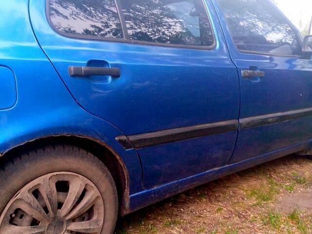 Синий Фольксваген Гольф, объемом двигателя 1.8 л и пробегом 125 тыс. км за 2000 $, фото 2 на Automoto.ua