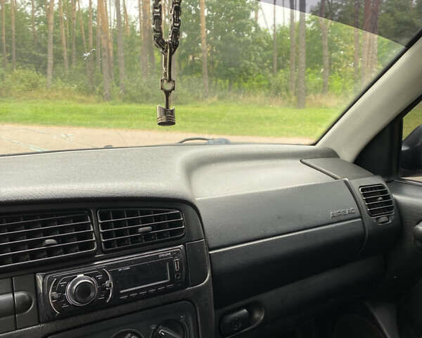 Синий Фольксваген Гольф, объемом двигателя 1.39 л и пробегом 240 тыс. км за 2250 $, фото 20 на Automoto.ua