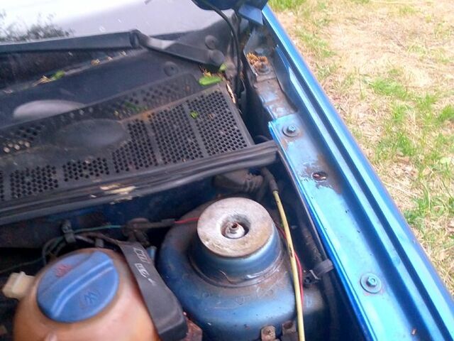 Синий Фольксваген Гольф, объемом двигателя 1.8 л и пробегом 125 тыс. км за 2000 $, фото 7 на Automoto.ua