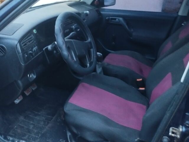 Синий Фольксваген Гольф, объемом двигателя 1.9 л и пробегом 300 тыс. км за 1330 $, фото 4 на Automoto.ua