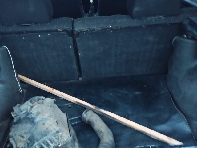 Синий Фольксваген Гольф, объемом двигателя 1.9 л и пробегом 300 тыс. км за 1330 $, фото 6 на Automoto.ua