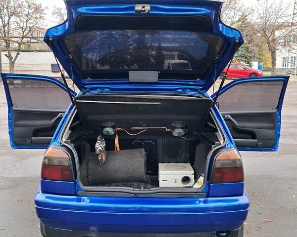 Синий Фольксваген Гольф, объемом двигателя 1.78 л и пробегом 133 тыс. км за 2800 $, фото 13 на Automoto.ua