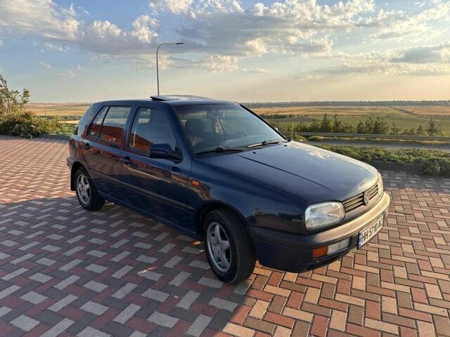 Синий Фольксваген Гольф, объемом двигателя 1.8 л и пробегом 230 тыс. км за 2400 $, фото 4 на Automoto.ua