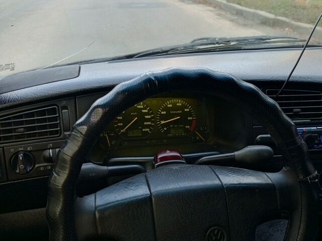 Синий Фольксваген Гольф, объемом двигателя 1.8 л и пробегом 1000 тыс. км за 1650 $, фото 7 на Automoto.ua